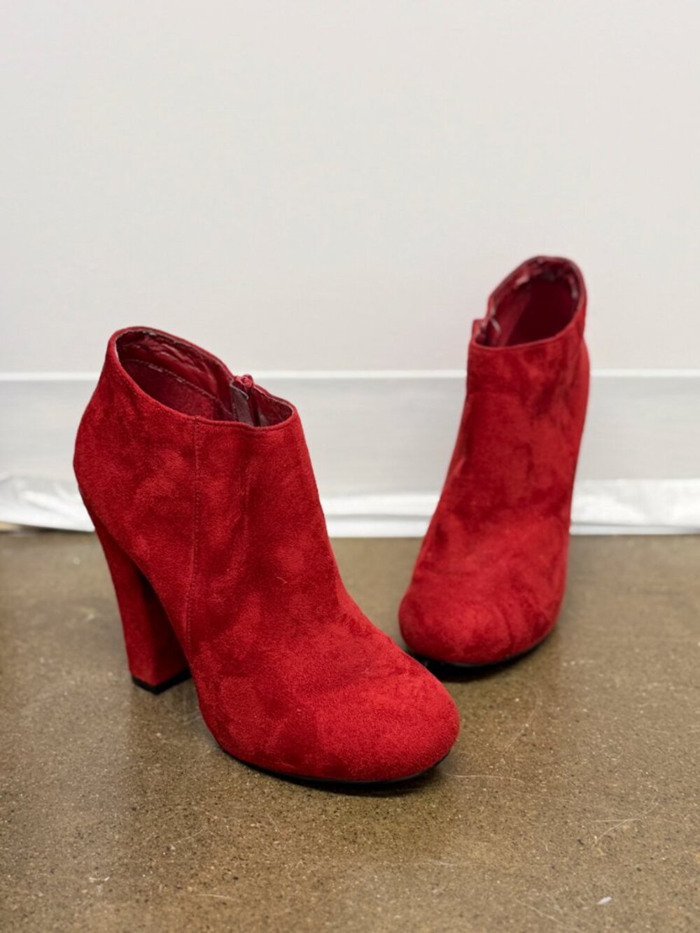 Red suede Bottillons